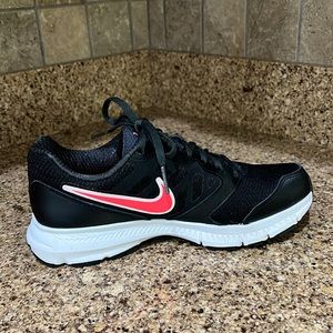 Women’s Nike Downshifter 6 Training Shoe EUC•Black/Hyper Punch/Anthracite•Sz 6